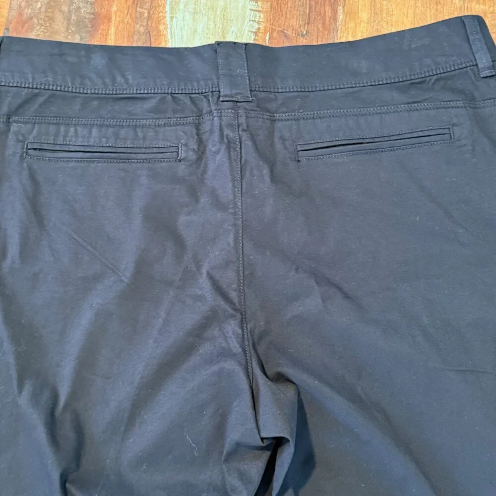 intro. Jonathan Ross Black Cotton Spandex Blend Comfort Waist Capri Pant Size 14